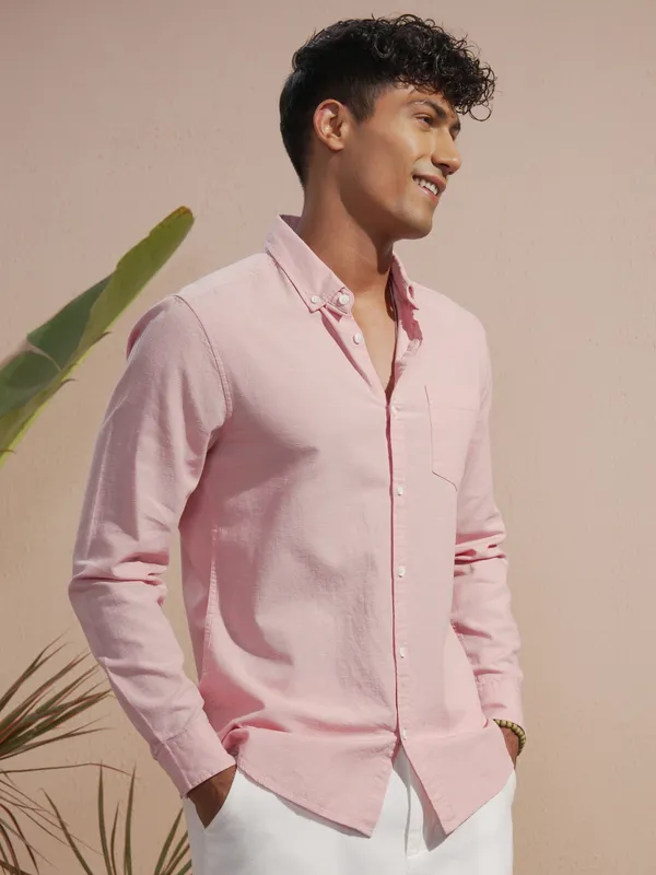 Highlander Men Pink Solid Slim Fit Casual Shirt