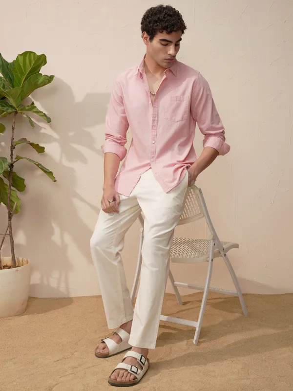 Highlander Men Pink Self Design Slim Fit Casual Shirt