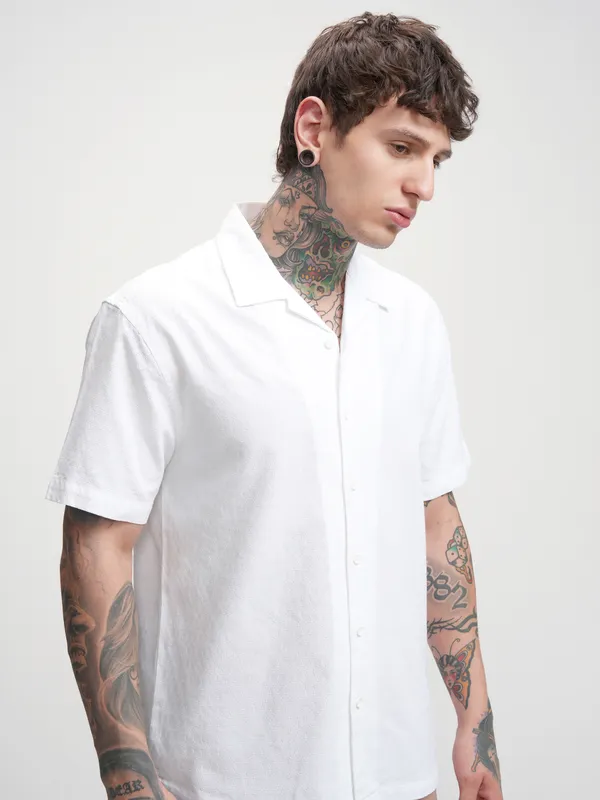 Highlander Men White Self Design Relaxed Fit Casual Shirt