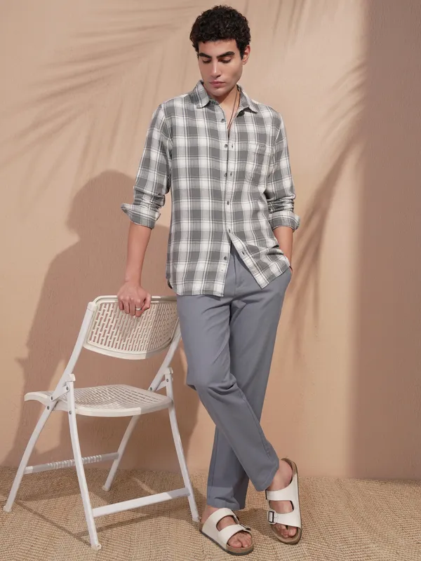 Highlander Men Grey Checked Slim Fit Casual Shirt