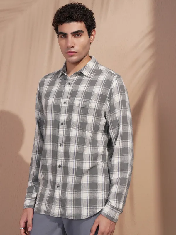 Highlander Men Grey Checked Slim Fit Casual Shirt