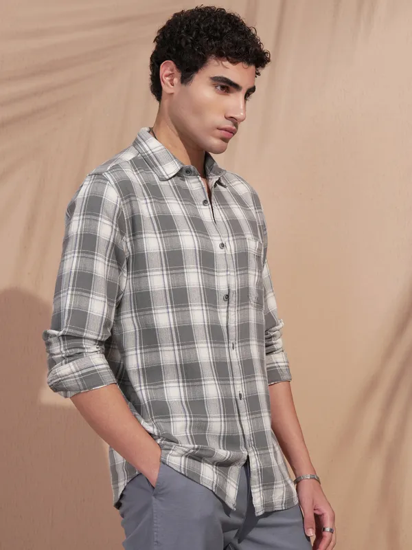 Highlander Men Grey Checked Slim Fit Casual Shirt