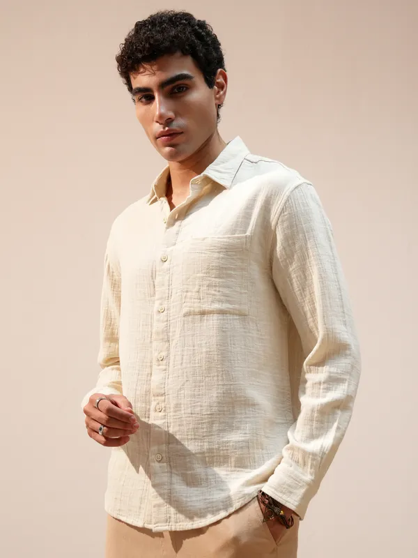 Highlander Men Cream Self Design Relaxed Fit Casual Shirt