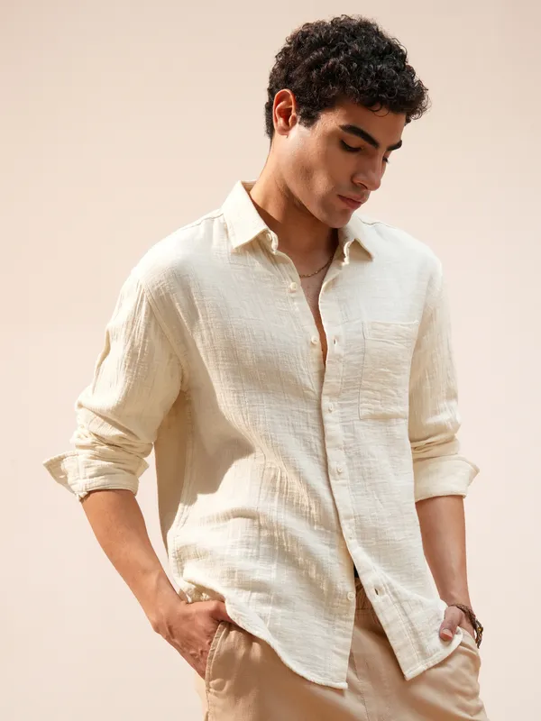 Highlander Men Cream Self Design Relaxed Fit Casual Shirt