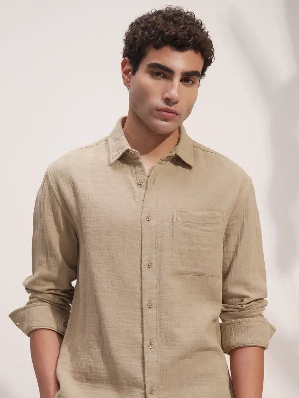 Highlander Men Beige Solid Relaxed Fit Casual Shirt
