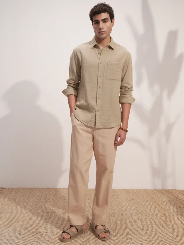 Highlander Men Beige Solid Relaxed Fit Casual Shirt