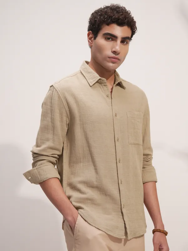 Highlander Men Beige Solid Relaxed Fit Casual Shirt