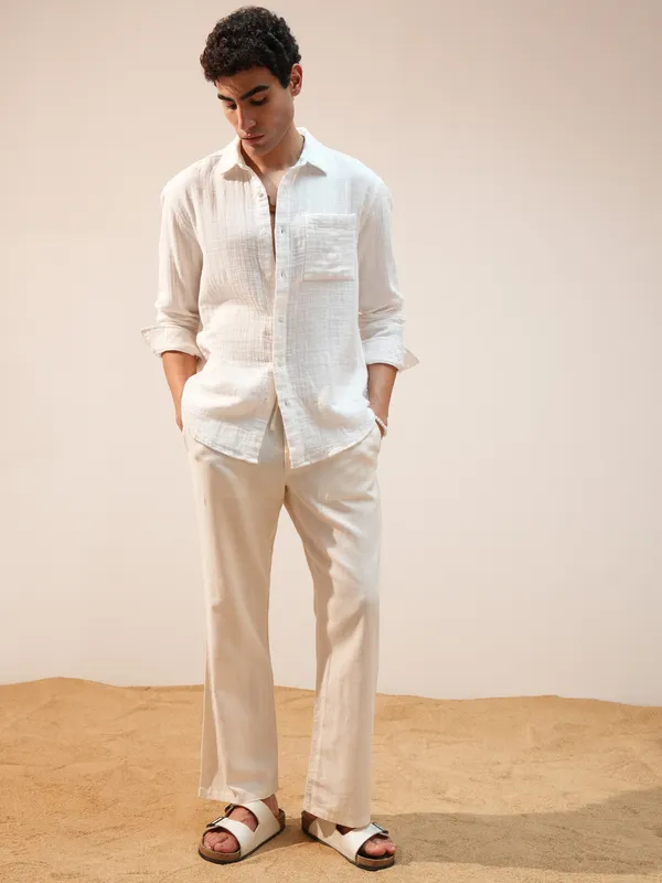 Highlander Men White Self Design Relaxed Fit Casual Shirt