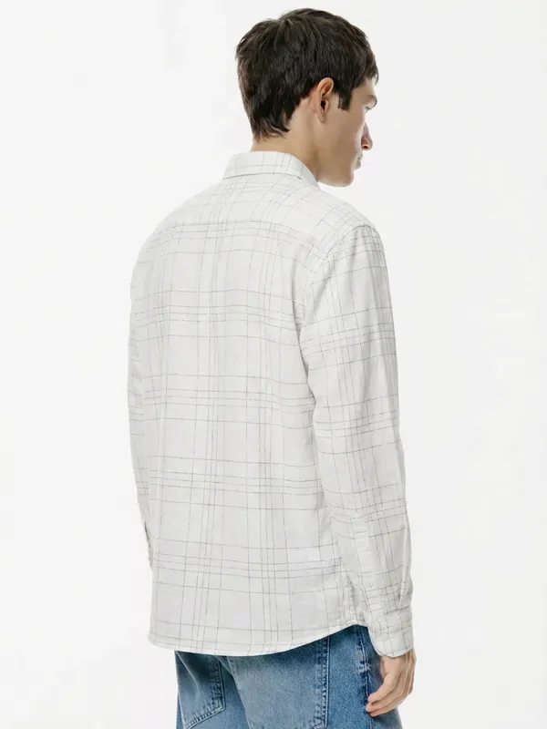 Highlander Men White Checked Relaxed Fit Casual Shirt