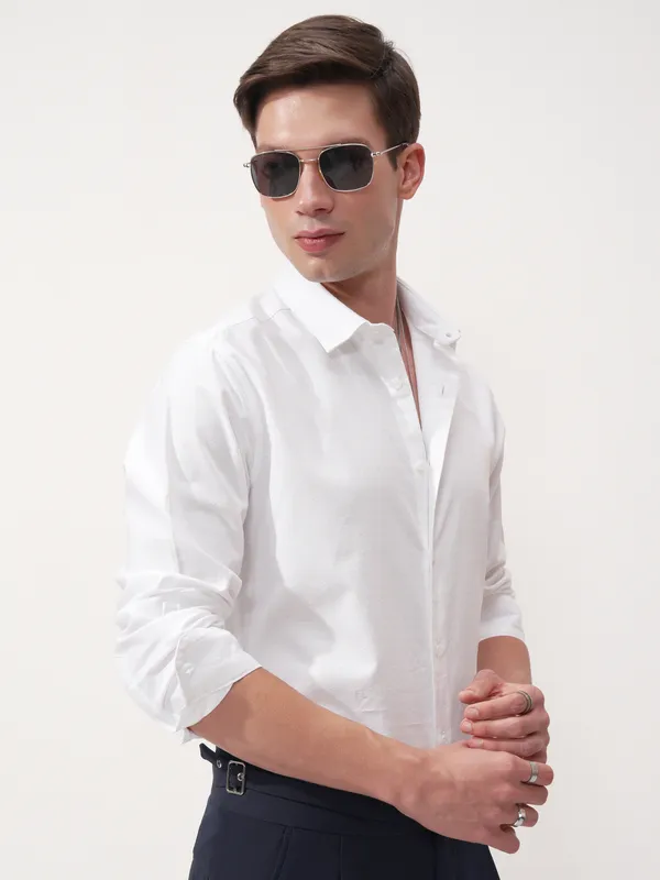 Highlander Men White Self Design Slim Fit Casual Shirt