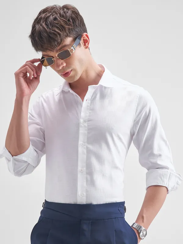 Highlander Men White Self Design Slim Fit Casual Shirt