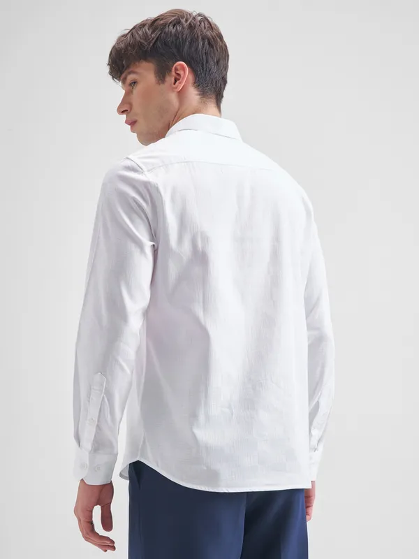 Highlander Men White Self Design Slim Fit Casual Shirt