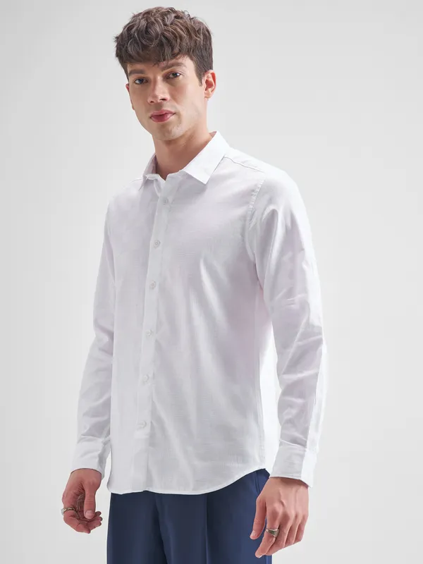 Highlander Men White Self Design Slim Fit Casual Shirt