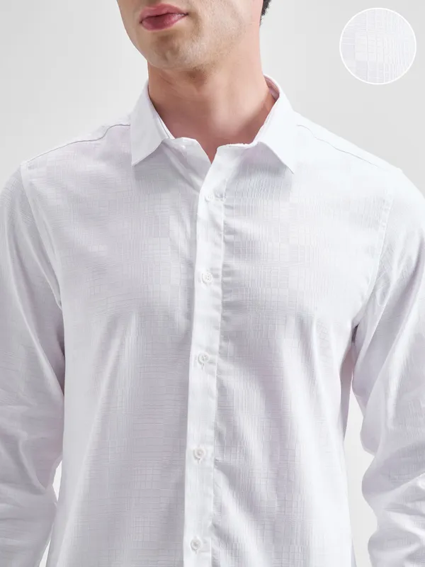 Highlander Men White Self Design Slim Fit Casual Shirt