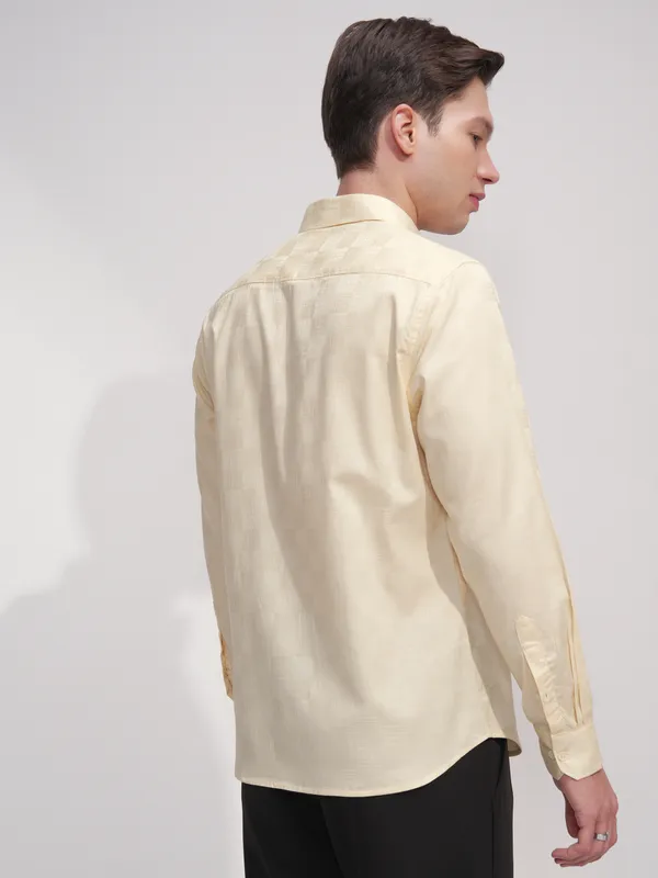 Highlander Men Cream Self Design Slim Fit Casual Shirt