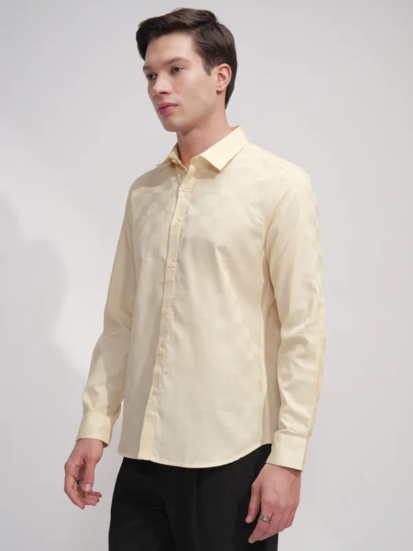 Highlander Men Cream Self Design Slim Fit Casual Shirt
