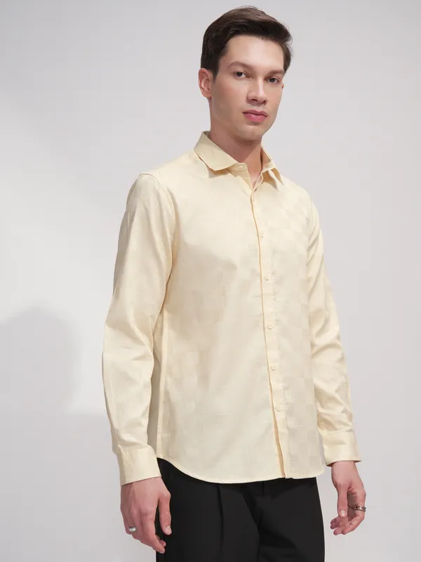 Highlander Men Cream Self Design Slim Fit Casual Shirt