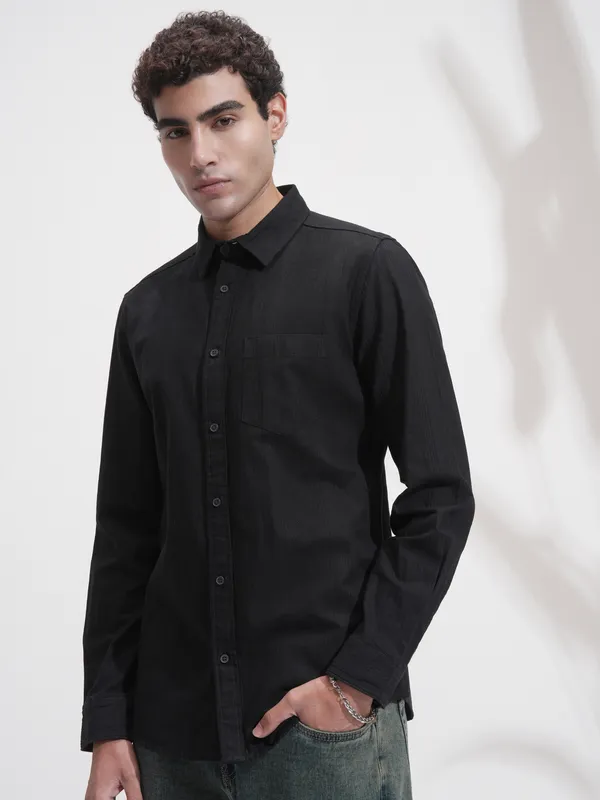 Highlander Men Black Solid Relaxed Fit Casual Shirt