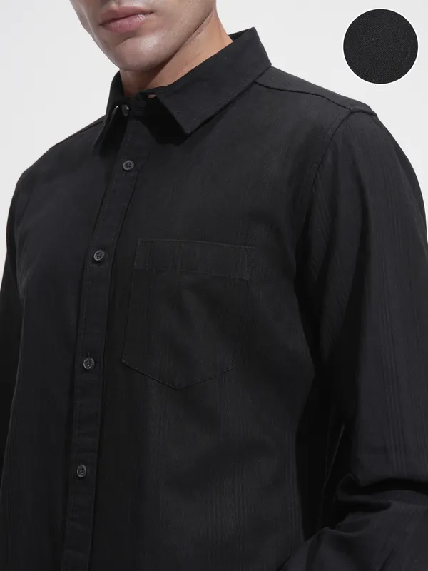Highlander Men Black Solid Relaxed Fit Casual Shirt