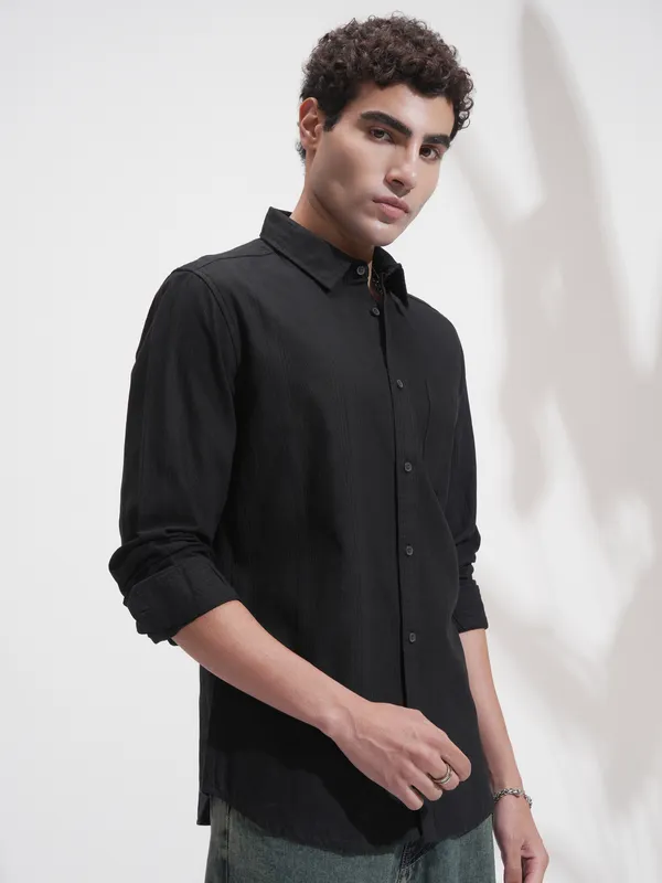 Highlander Men Black Solid Relaxed Fit Casual Shirt
