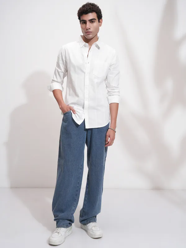 Highlander Men White Solid Relaxed Fit Casual Shirt