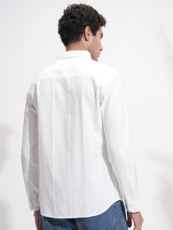 Highlander Men White Solid Relaxed Fit Casual Shirt