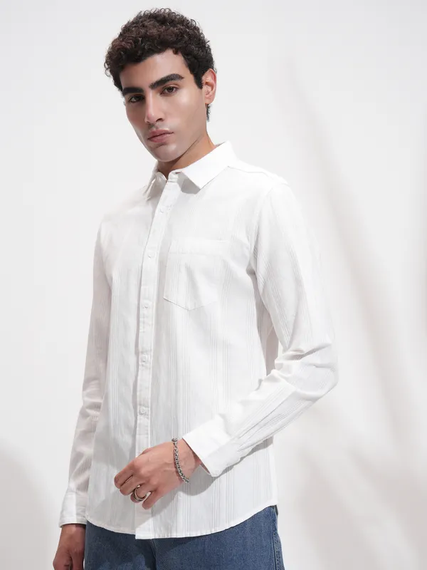 Highlander Men White Solid Relaxed Fit Casual Shirt