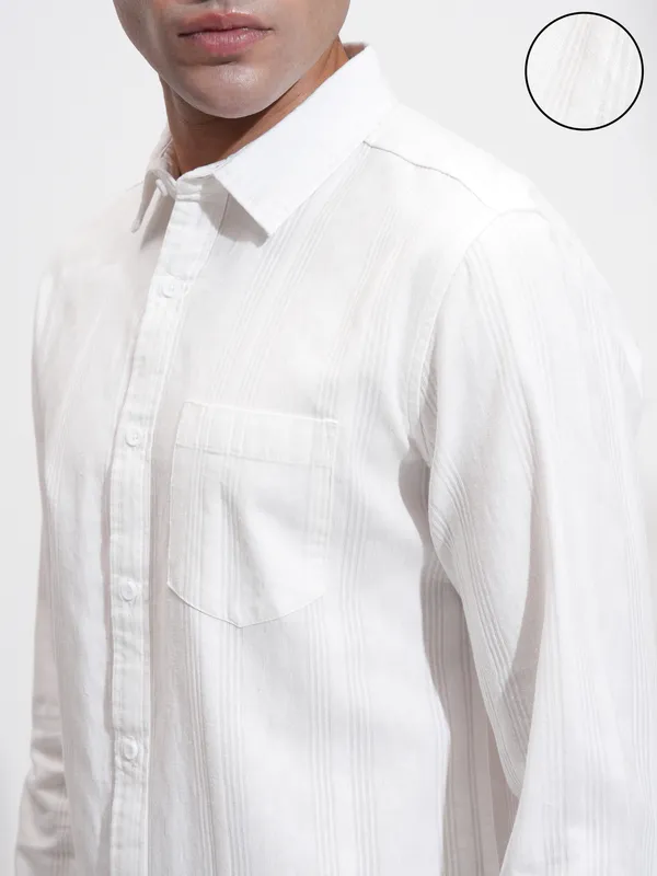 Highlander Men White Solid Relaxed Fit Casual Shirt