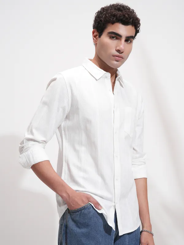 Highlander Men White Solid Relaxed Fit Casual Shirt
