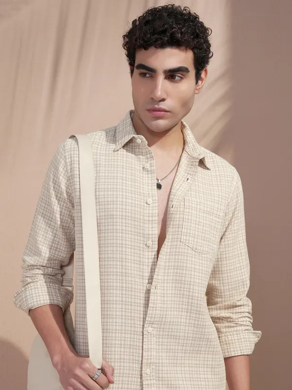 Highlander Men Beige Checked Slim Fit Casual Shirt