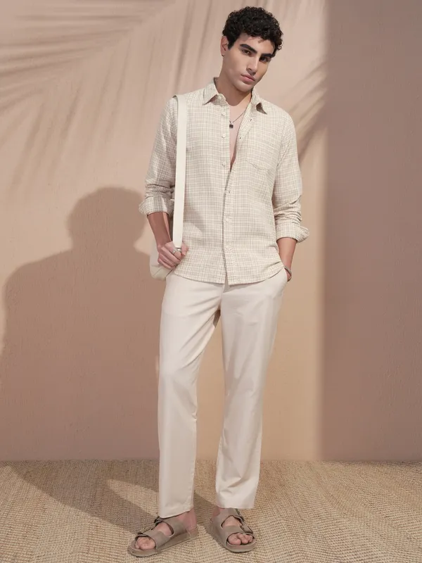 Highlander Men Beige Checked Slim Fit Casual Shirt