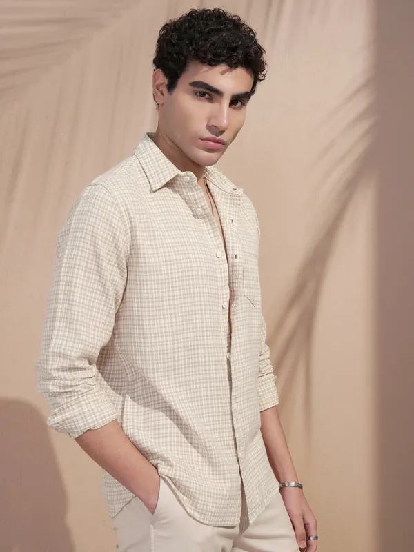 Highlander Men Beige Checked Slim Fit Casual Shirt