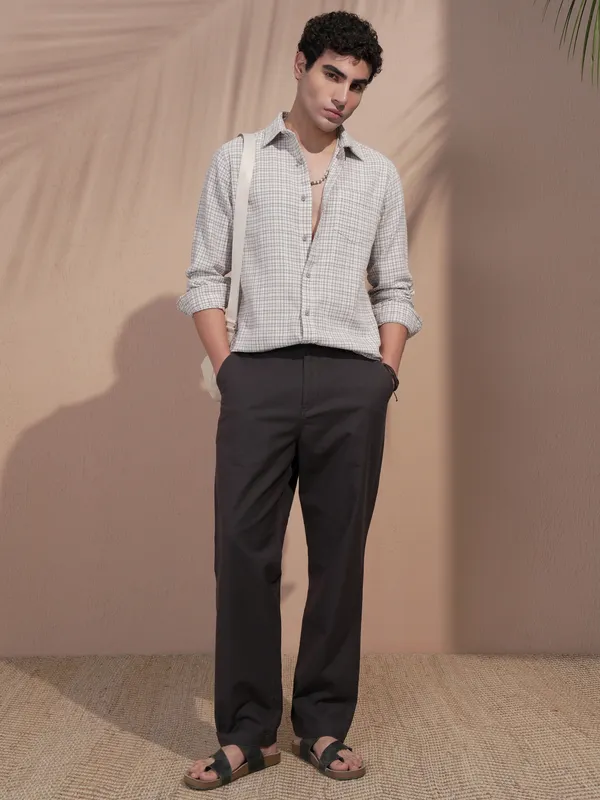 Highlander Men Grey Checked Slim Fit Casual Shirt