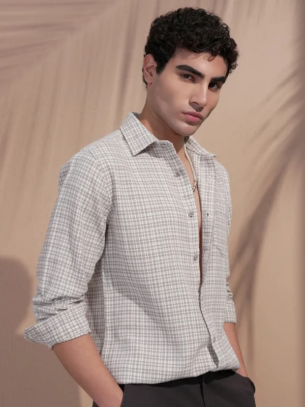 Highlander Men Grey Checked Slim Fit Casual Shirt