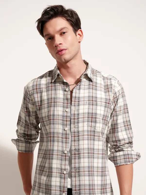 Highlander Men Cream Checked Slim Fit Casual Shirt