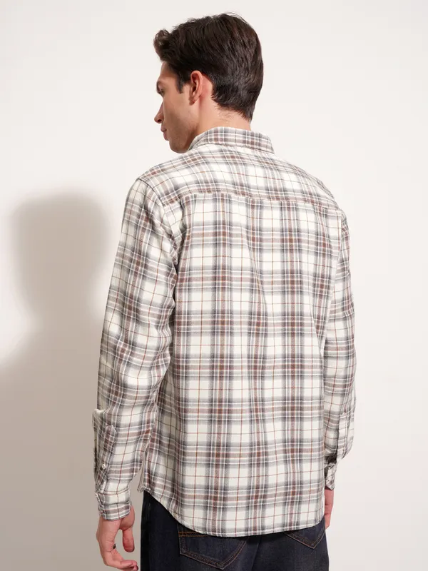 Highlander Men Cream Checked Slim Fit Casual Shirt