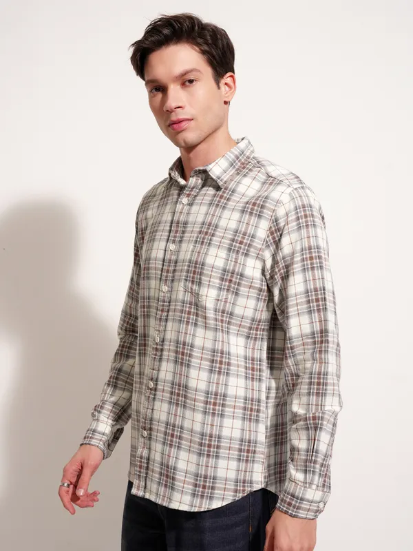 Highlander Men Cream Checked Slim Fit Casual Shirt