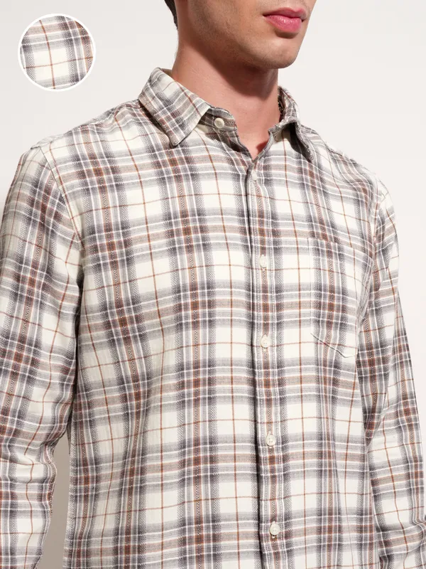 Highlander Men Cream Checked Slim Fit Casual Shirt