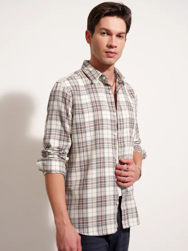 Highlander Men Cream Checked Slim Fit Casual Shirt