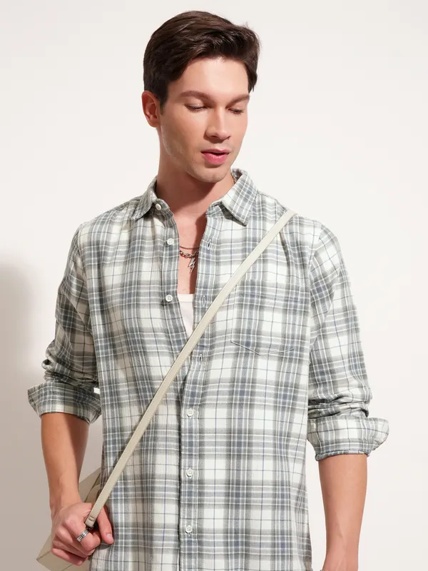 Highlander Men Cream Checked Slim Fit Casual Shirt