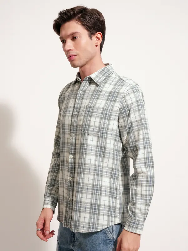 Highlander Men Cream Checked Slim Fit Casual Shirt