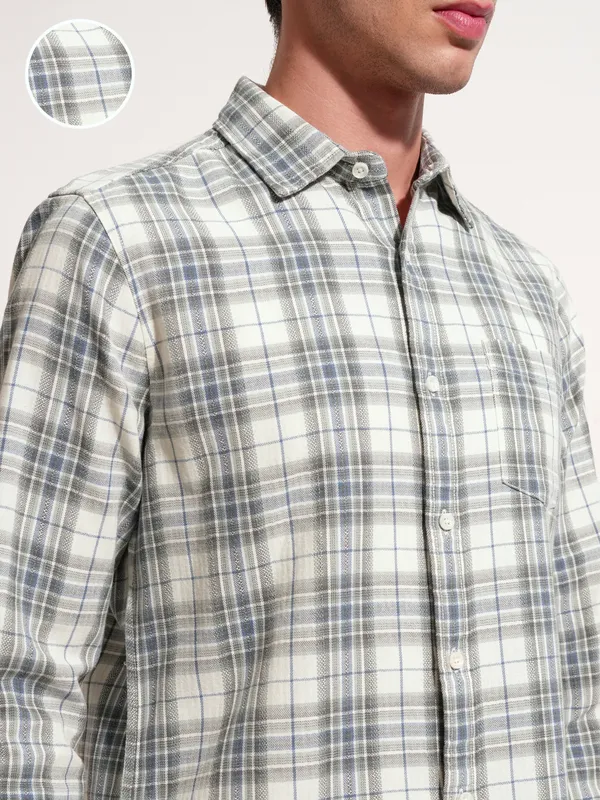 Highlander Men Cream Checked Slim Fit Casual Shirt