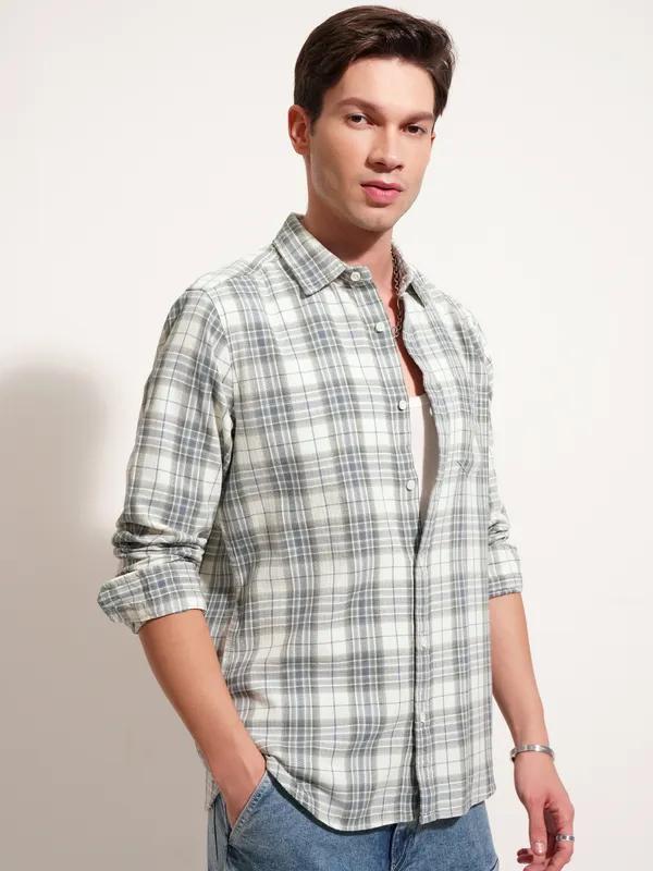 Highlander Men Cream Checked Slim Fit Casual Shirt