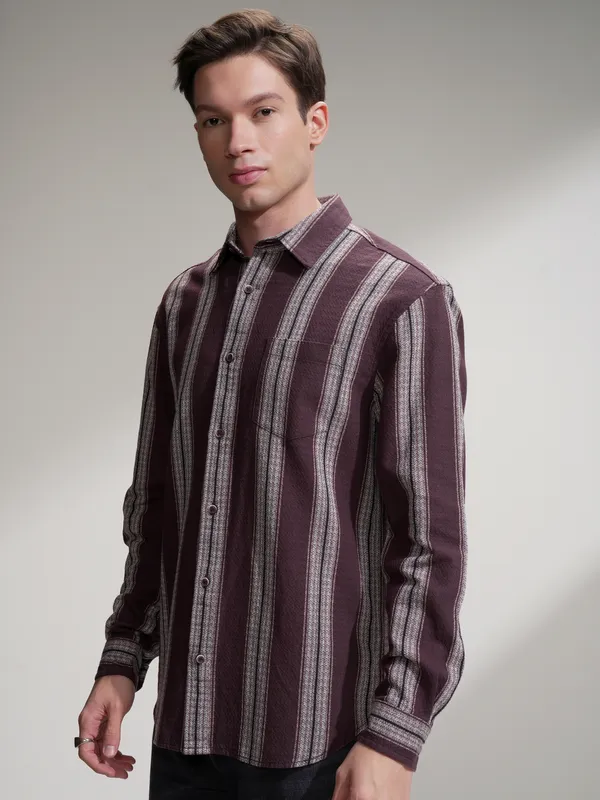 Highlander Men Burgundy Checked Relaxed Fit Casual Shirt