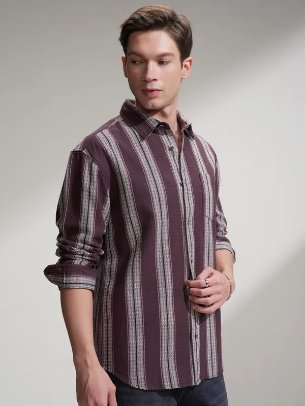 Highlander Men Burgundy Checked Relaxed Fit Casual Shirt