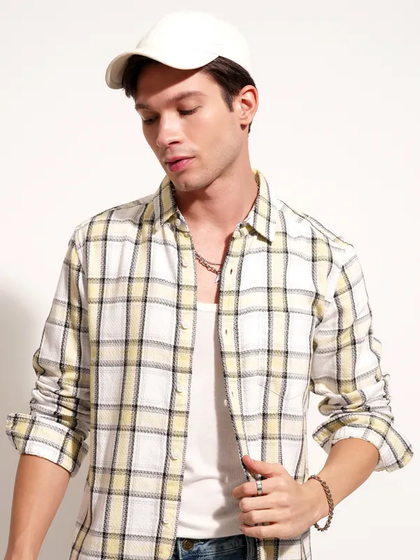 Highlander Men White Checked Slim Fit Casual Shirt