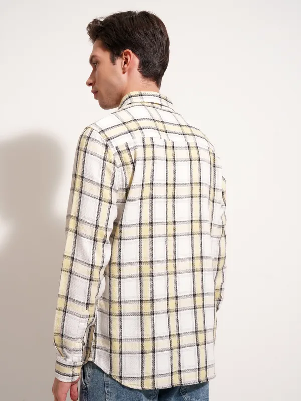 Highlander Men White Checked Slim Fit Casual Shirt