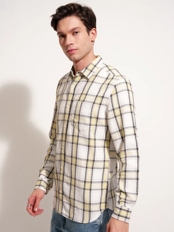 Highlander Men White Checked Slim Fit Casual Shirt