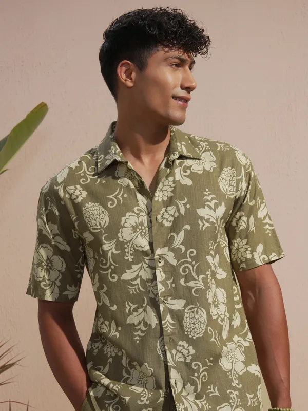 Highlander Men Olive Printed Relaxed Fit Casual Shirt