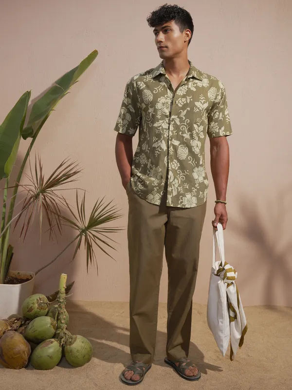 Highlander Men Olive Printed Relaxed Fit Casual Shirt